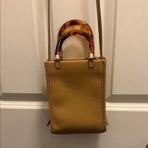 Elegant Tan Handbag with Tortoise Shell Handles